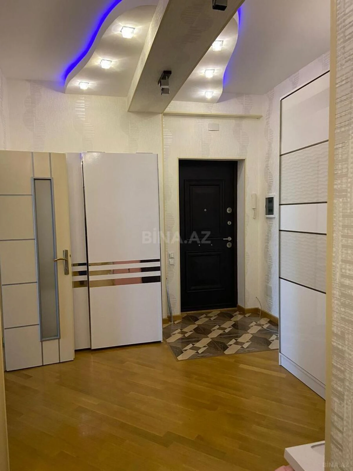 Kirayə verilir 2 otaqlı mənzil 82 m²