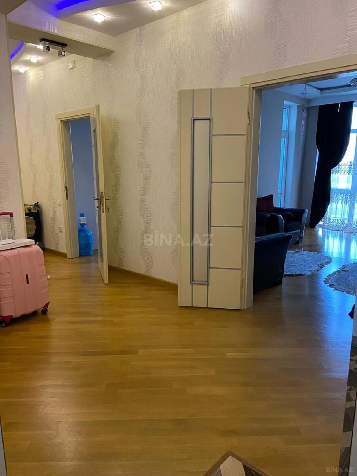 Kirayə verilir 2 otaqlı mənzil 82 m²