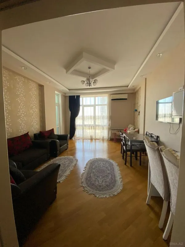 Kirayə verilir 2 otaqlı mənzil 82 m²