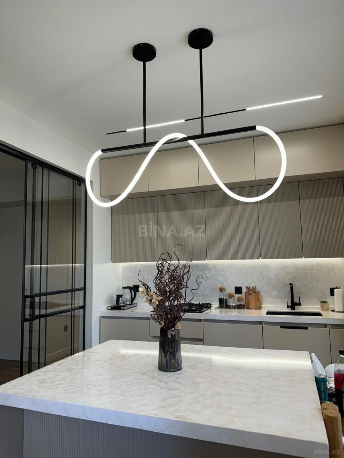 Satılır 3 otaqlı mənzil 125 m²