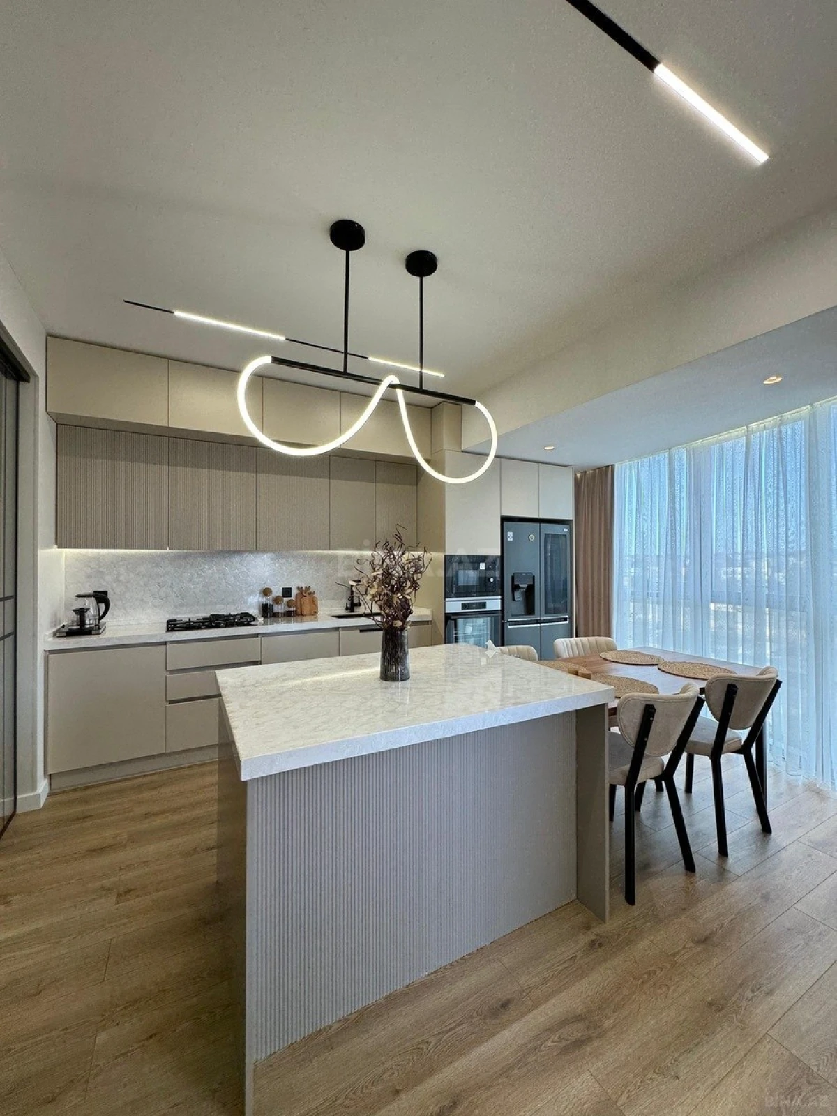 Satılır 3 otaqlı mənzil 125 m²