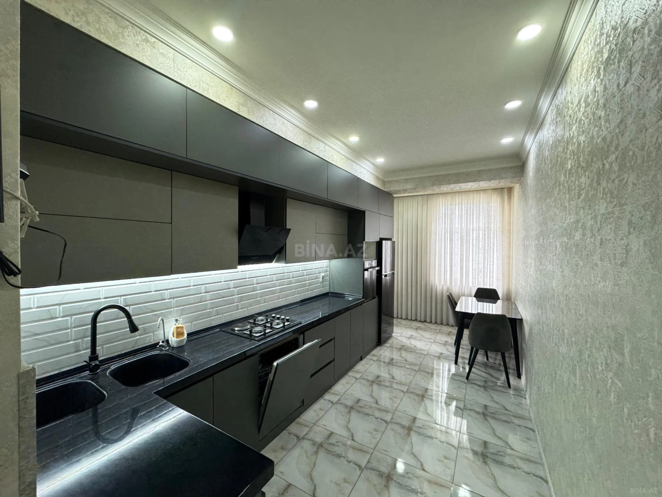 Satılır 2 otaqlı mənzil 94 m²