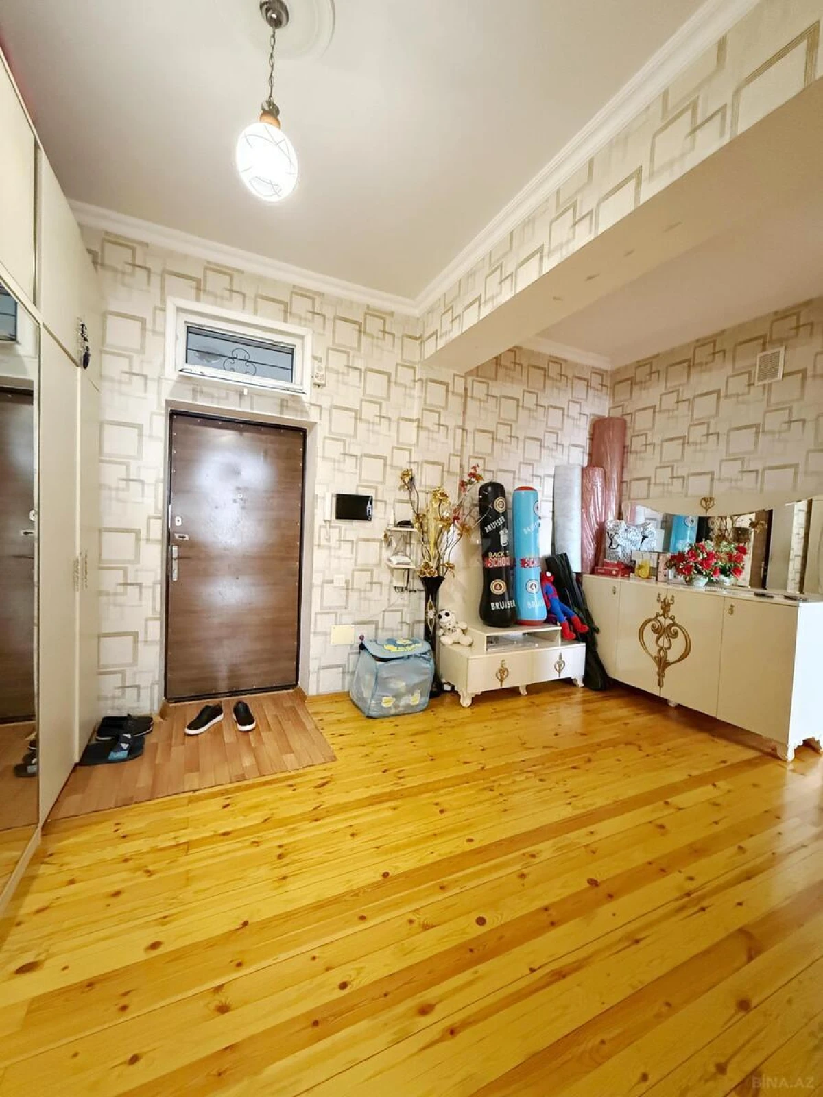 Satılır 3 otaqlı mənzil 110 m²