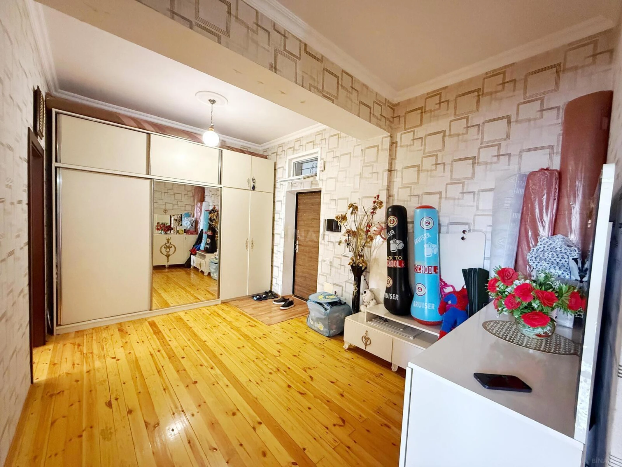 Satılır 3 otaqlı mənzil 110 m²