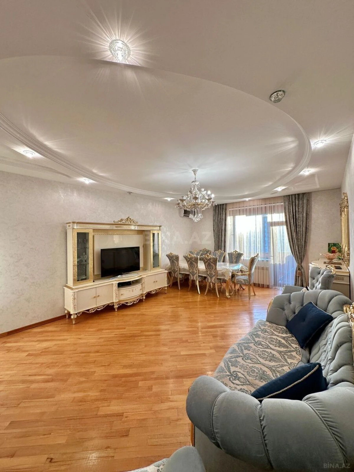 Satılır 3 otaqlı mənzil 140 m²