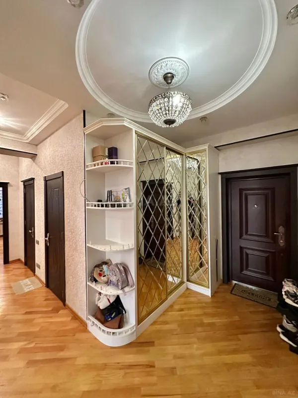 Satılır 3 otaqlı mənzil 140 m²