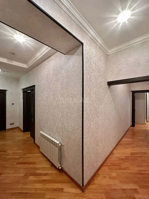 Satılır 3 otaqlı mənzil 140 m²