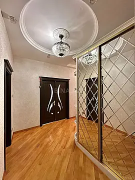 Satılır 3 otaqlı mənzil 140 m²