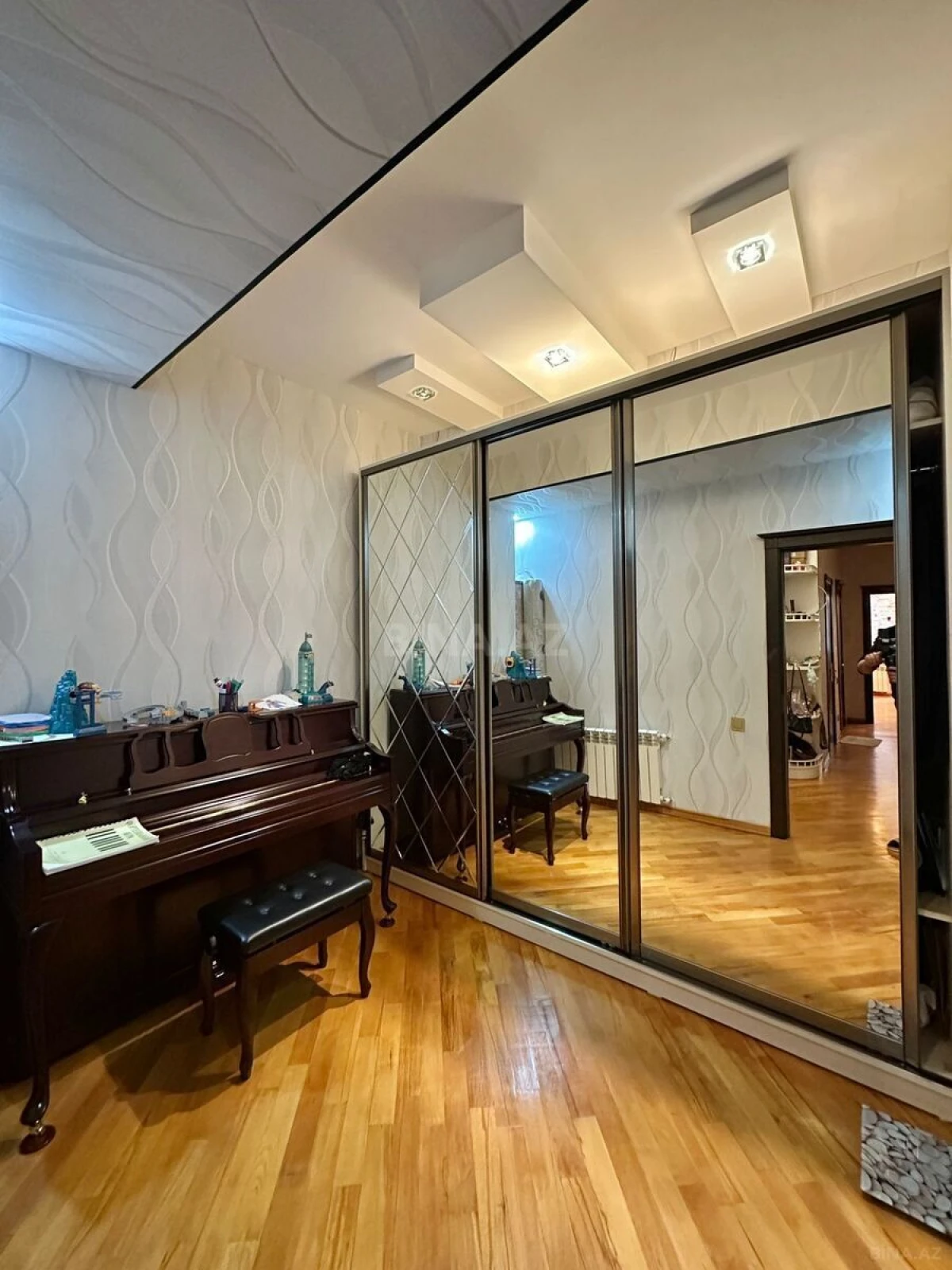 Satılır 3 otaqlı mənzil 140 m²