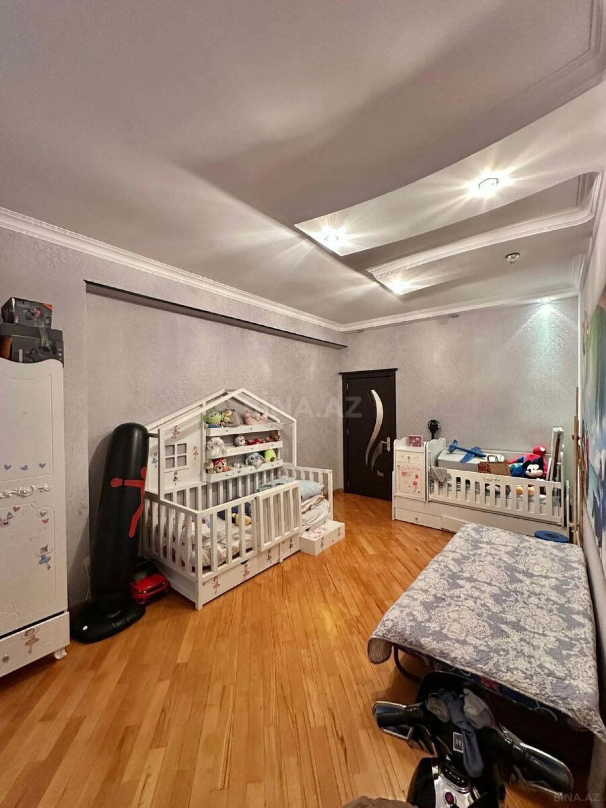 Satılır 3 otaqlı mənzil 140 m²