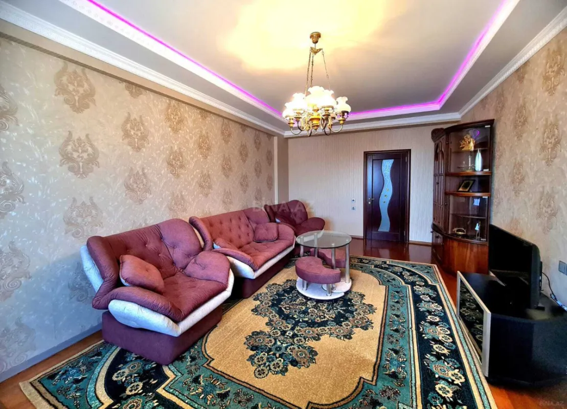 Satılır 3 otaqlı mənzil 135 m²