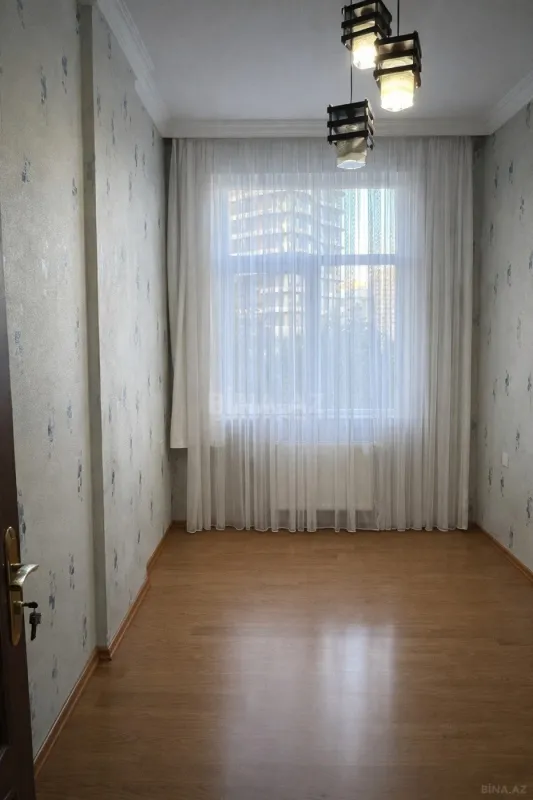 Satılır 3 otaqlı mənzil 115 m²