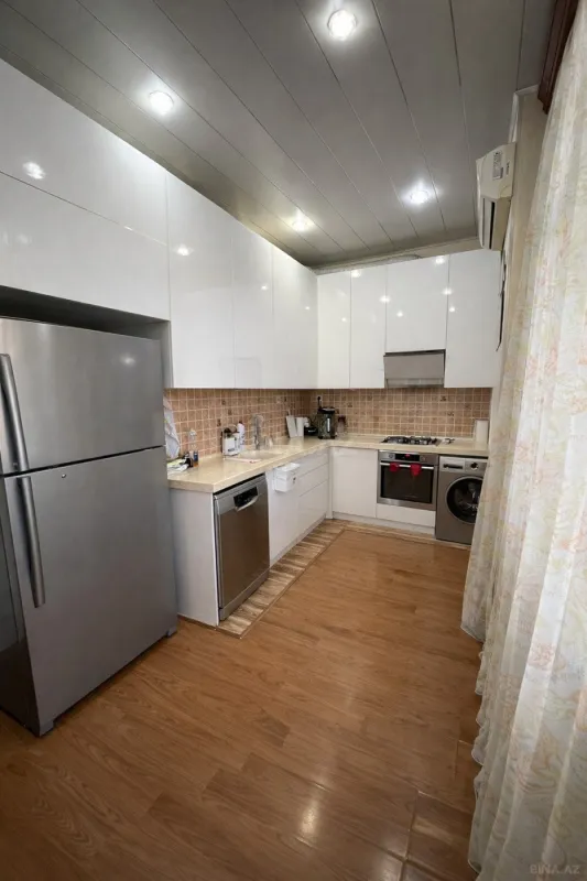 Satılır 3 otaqlı mənzil 115 m²