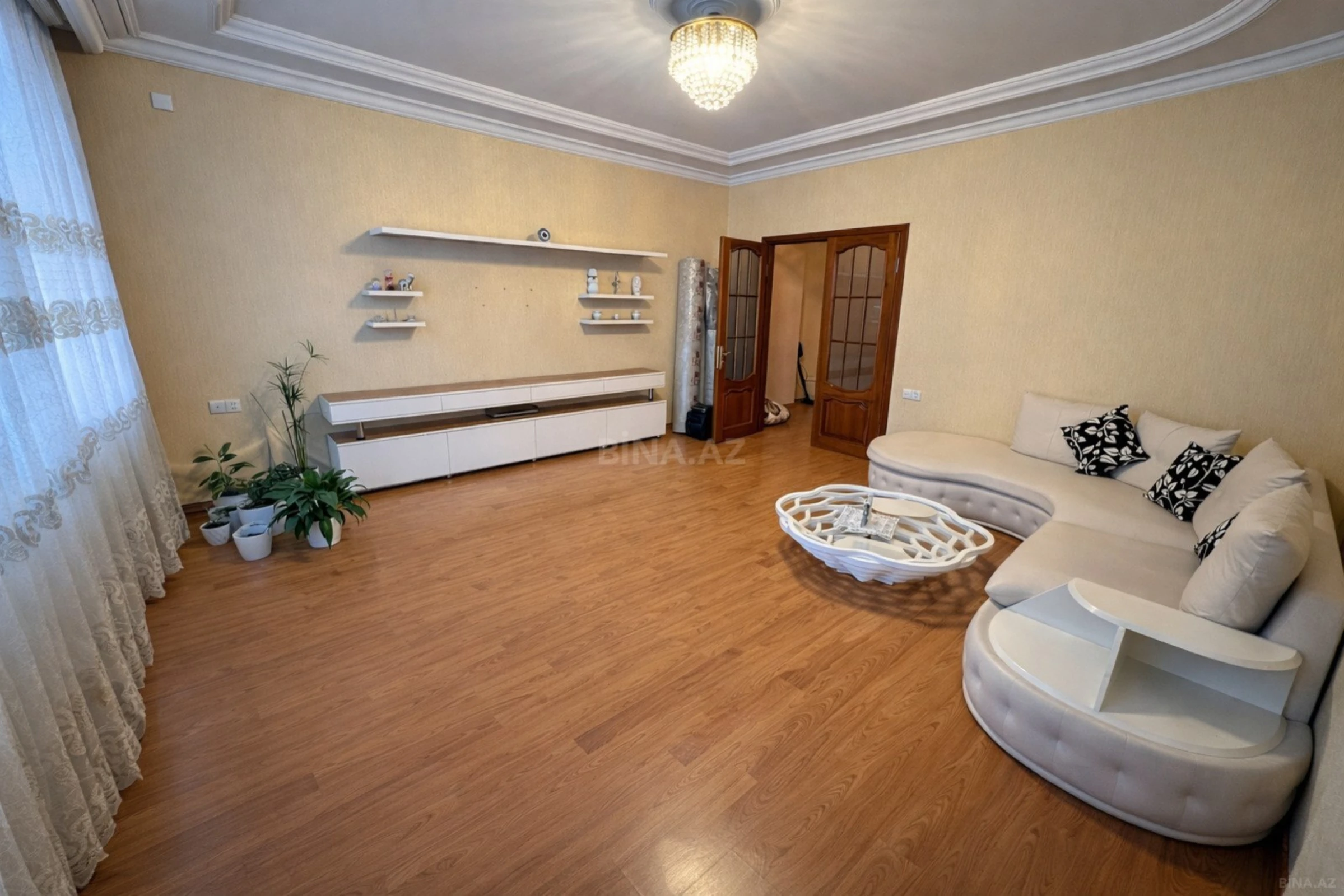 Satılır 3 otaqlı mənzil 115 m²