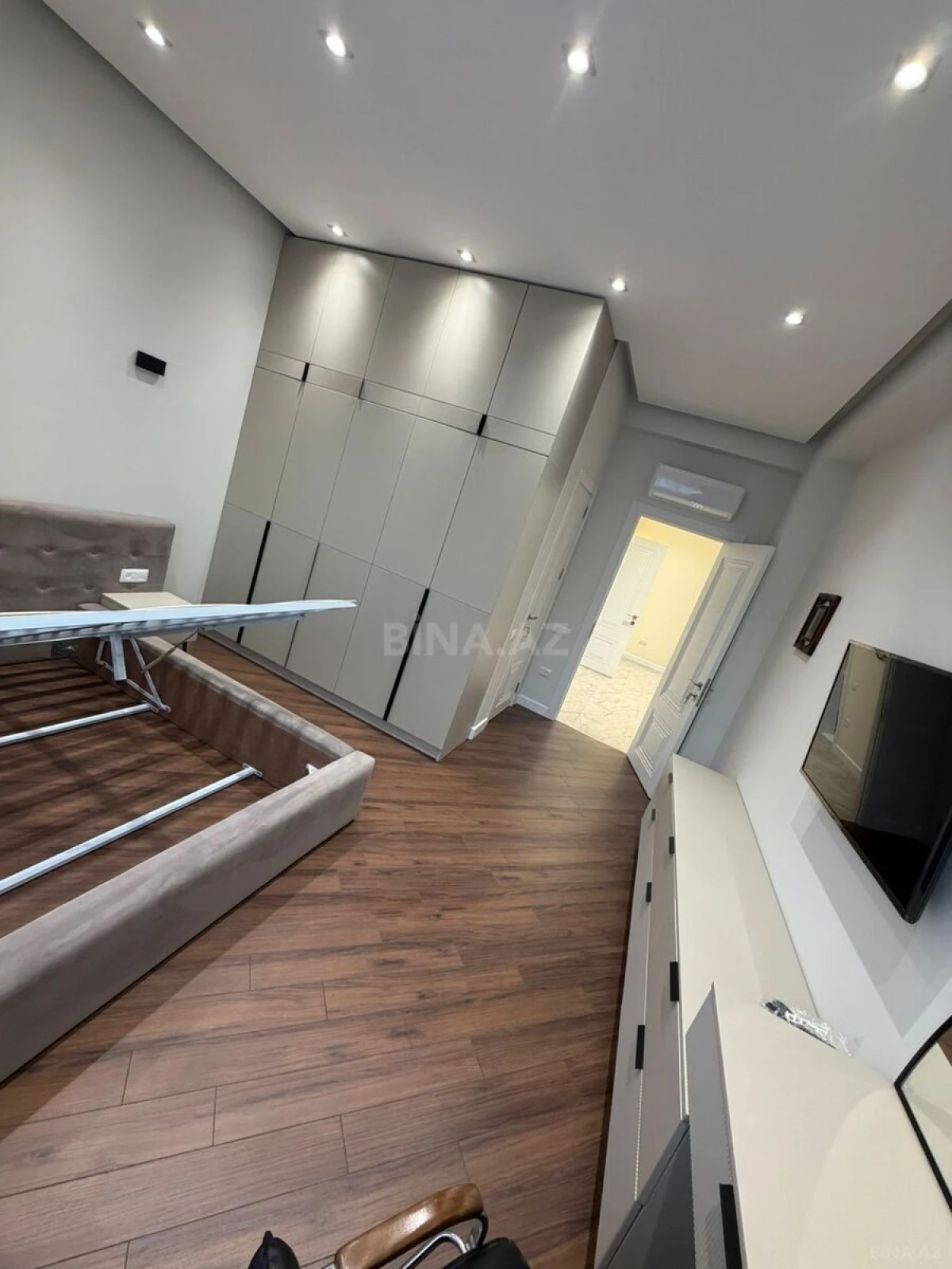 Kirayə verilir 3 otaqlı mənzil 160 m²