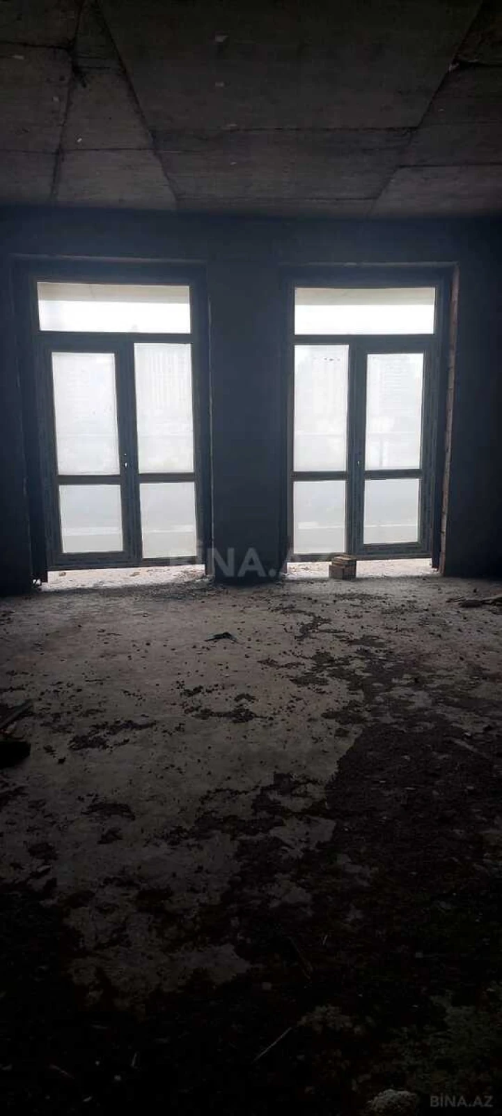 Satılır 3 otaqlı mənzil 145 m²