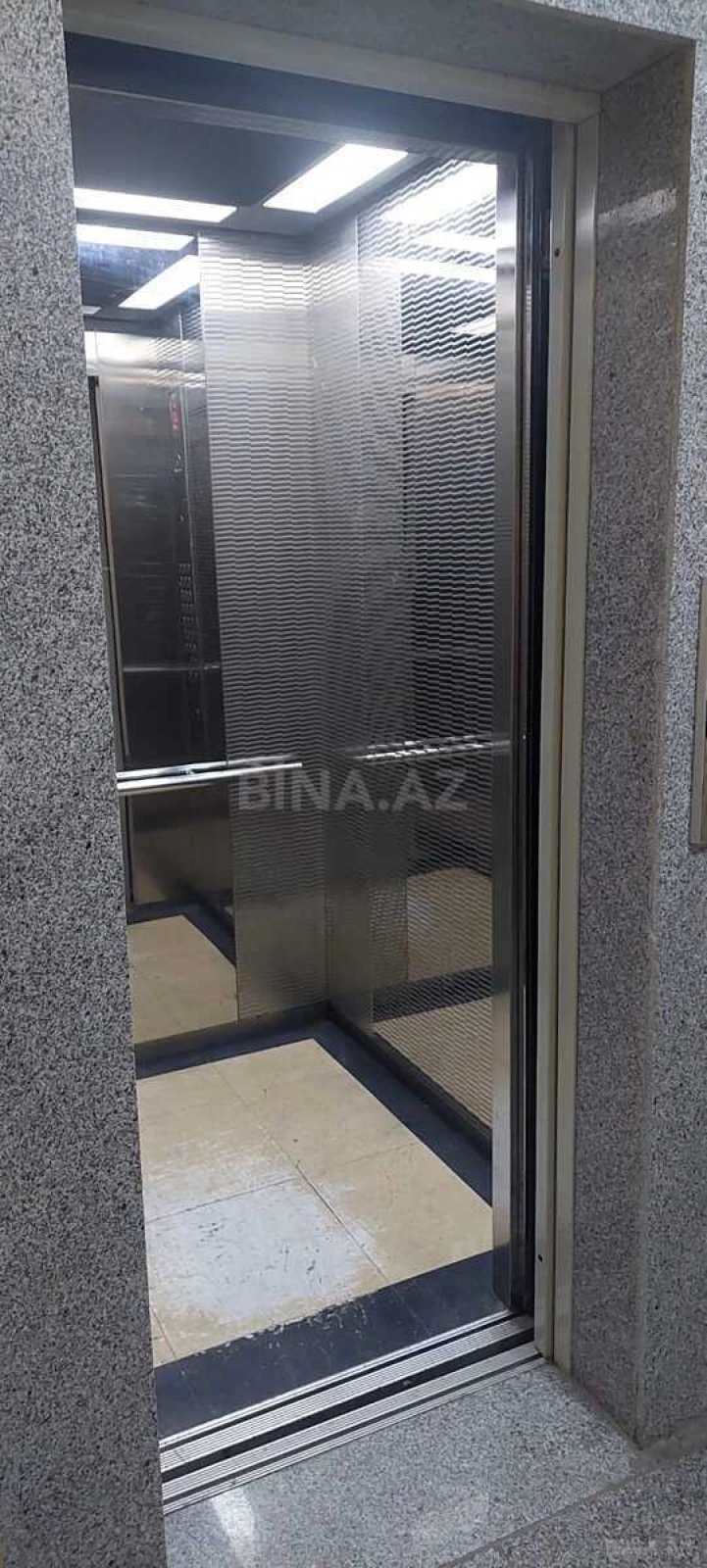 Satılır 3 otaqlı mənzil 145 m²