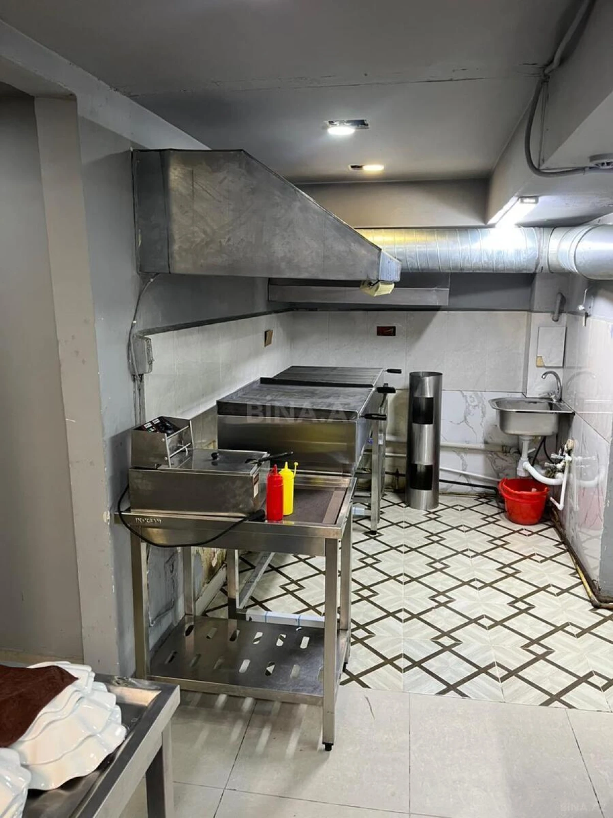 Kirayə verilir obyekt 130 m²