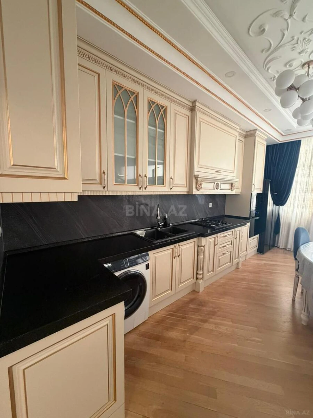 Kirayə verilir 2 otaqlı mənzil 115 m²