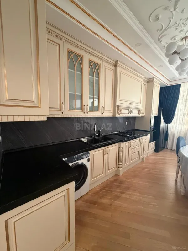 Kirayə verilir 2 otaqlı mənzil 115 m²