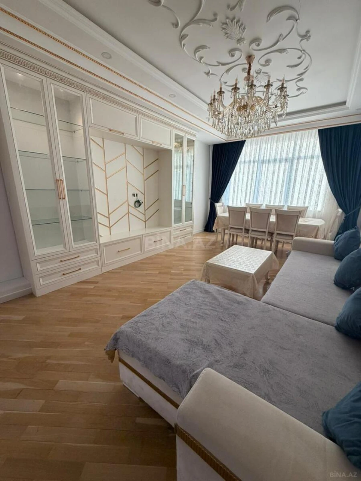 Kirayə verilir 2 otaqlı mənzil 115 m²