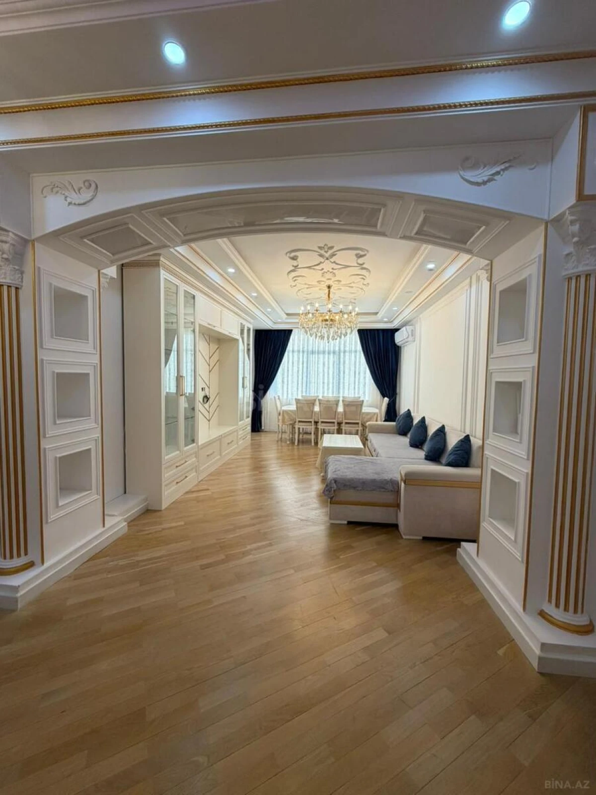 Kirayə verilir 2 otaqlı mənzil 115 m²