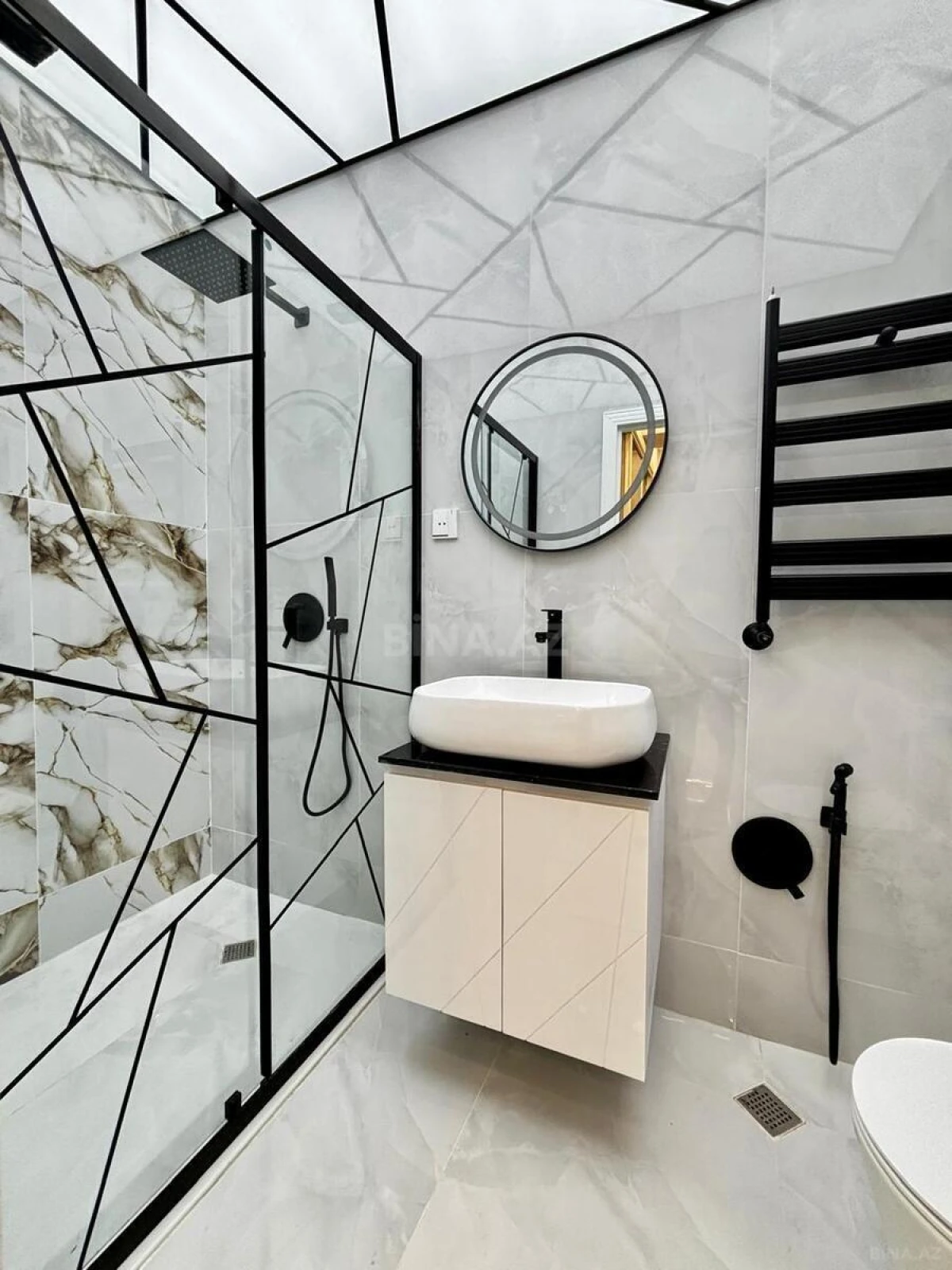 Satılır 2 otaqlı mənzil 70.7 m²