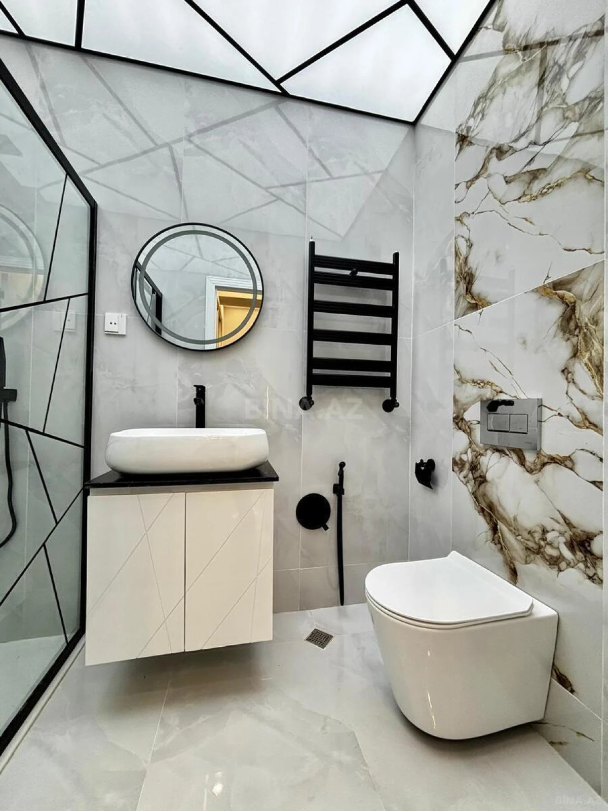 Satılır 2 otaqlı mənzil 70.7 m²