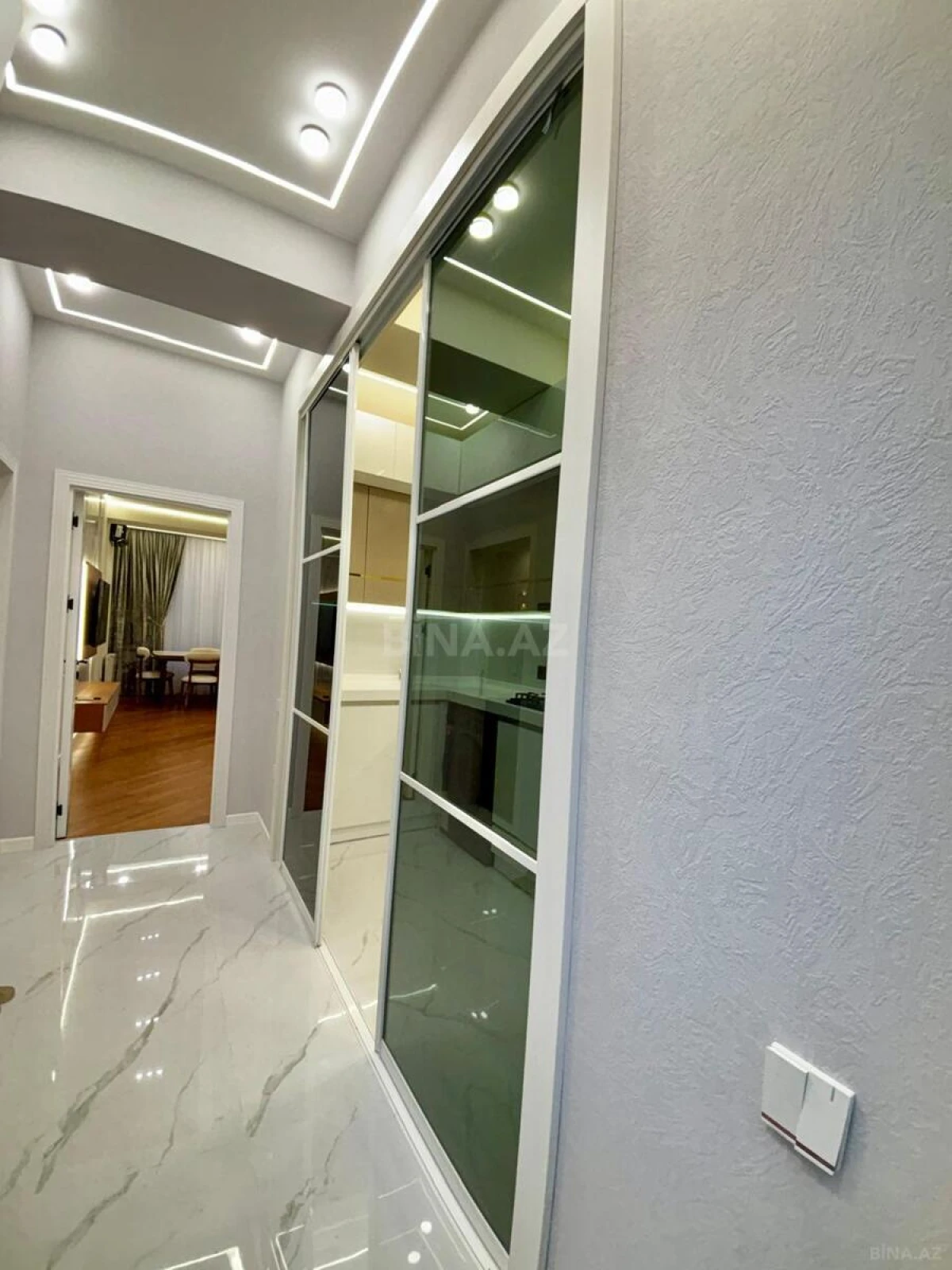 Satılır 2 otaqlı mənzil 70.7 m²