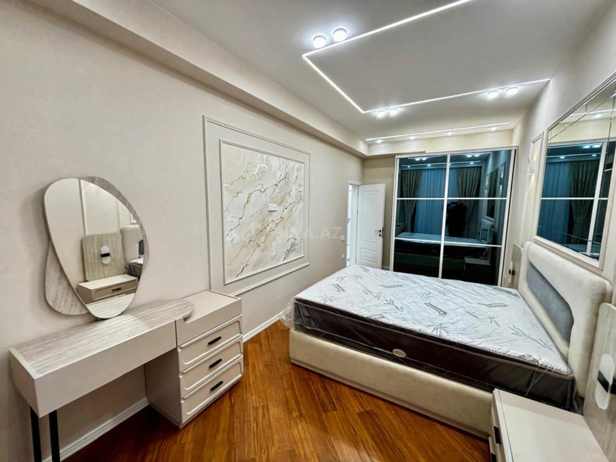 Satılır 2 otaqlı mənzil 70.7 m²