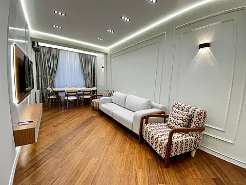 Satılır 2 otaqlı mənzil 70.7 m²