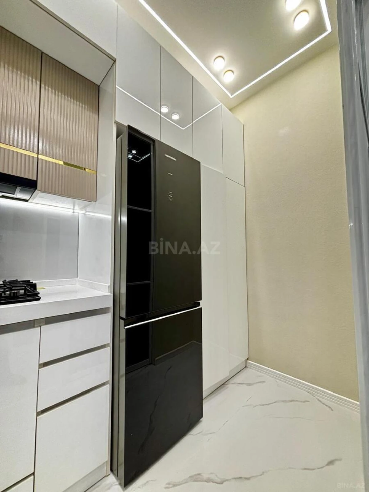 Satılır 2 otaqlı mənzil 70.7 m²
