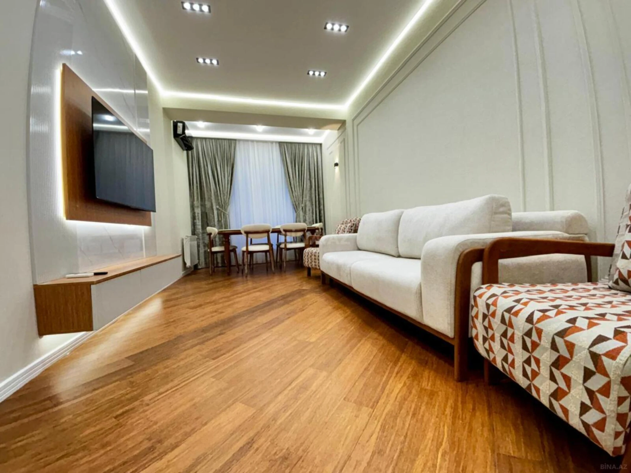 Satılır 2 otaqlı mənzil 70.7 m²