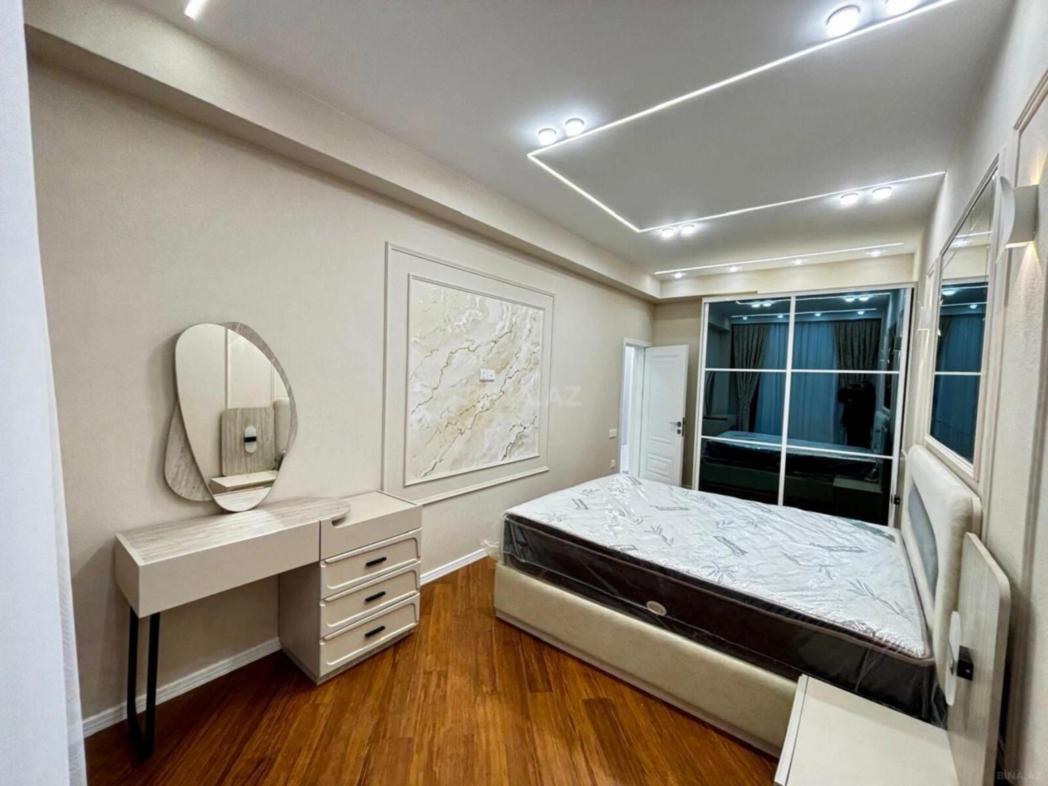 Satılır 2 otaqlı mənzil 70.7 m²