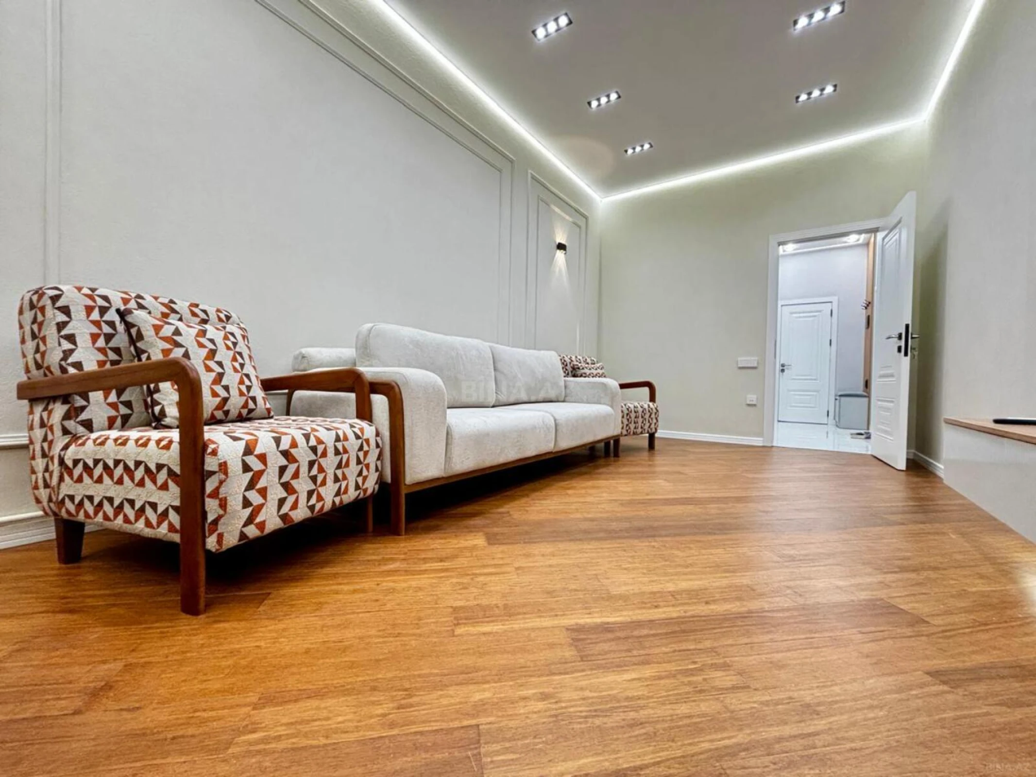 Satılır 2 otaqlı mənzil 70.7 m²
