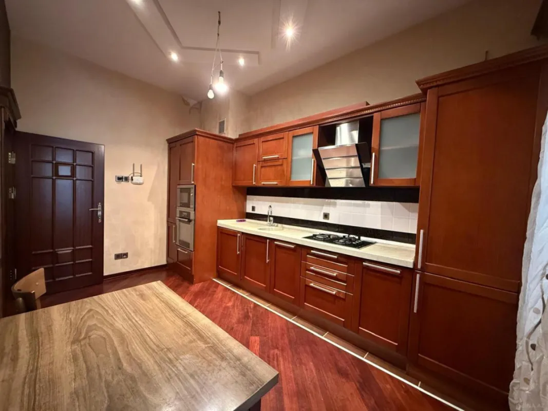 Kirayə verilir 2 otaqlı mənzil 80 m²