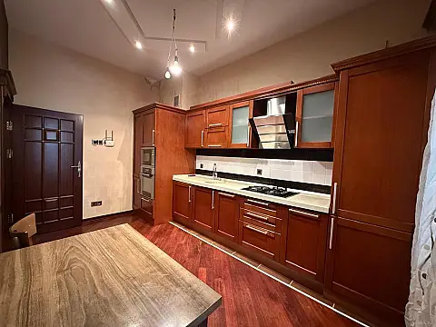 Kirayə verilir 2 otaqlı mənzil 80 m²