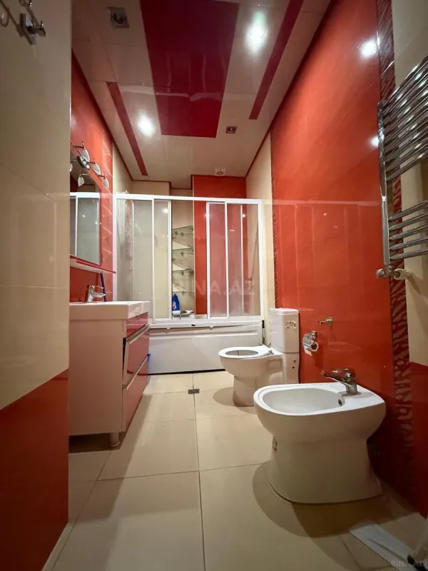 Kirayə verilir 2 otaqlı mənzil 80 m²