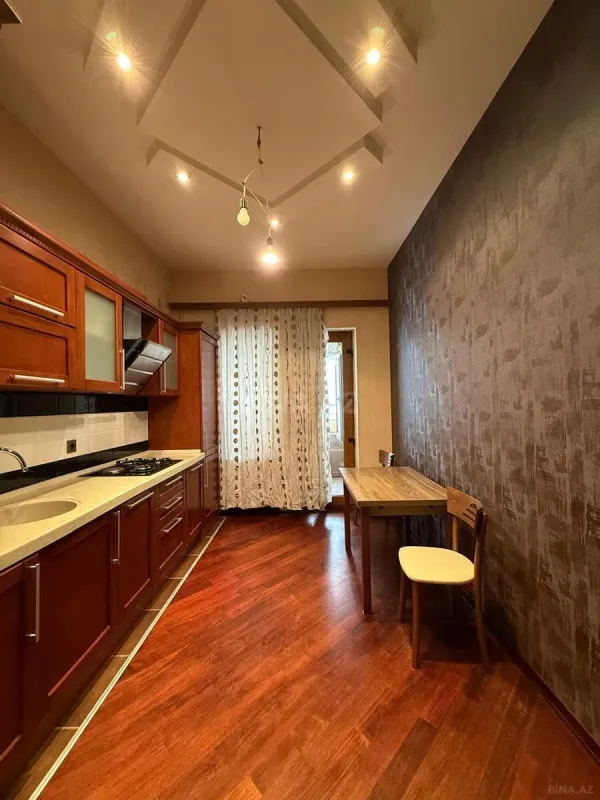 Kirayə verilir 2 otaqlı mənzil 80 m²