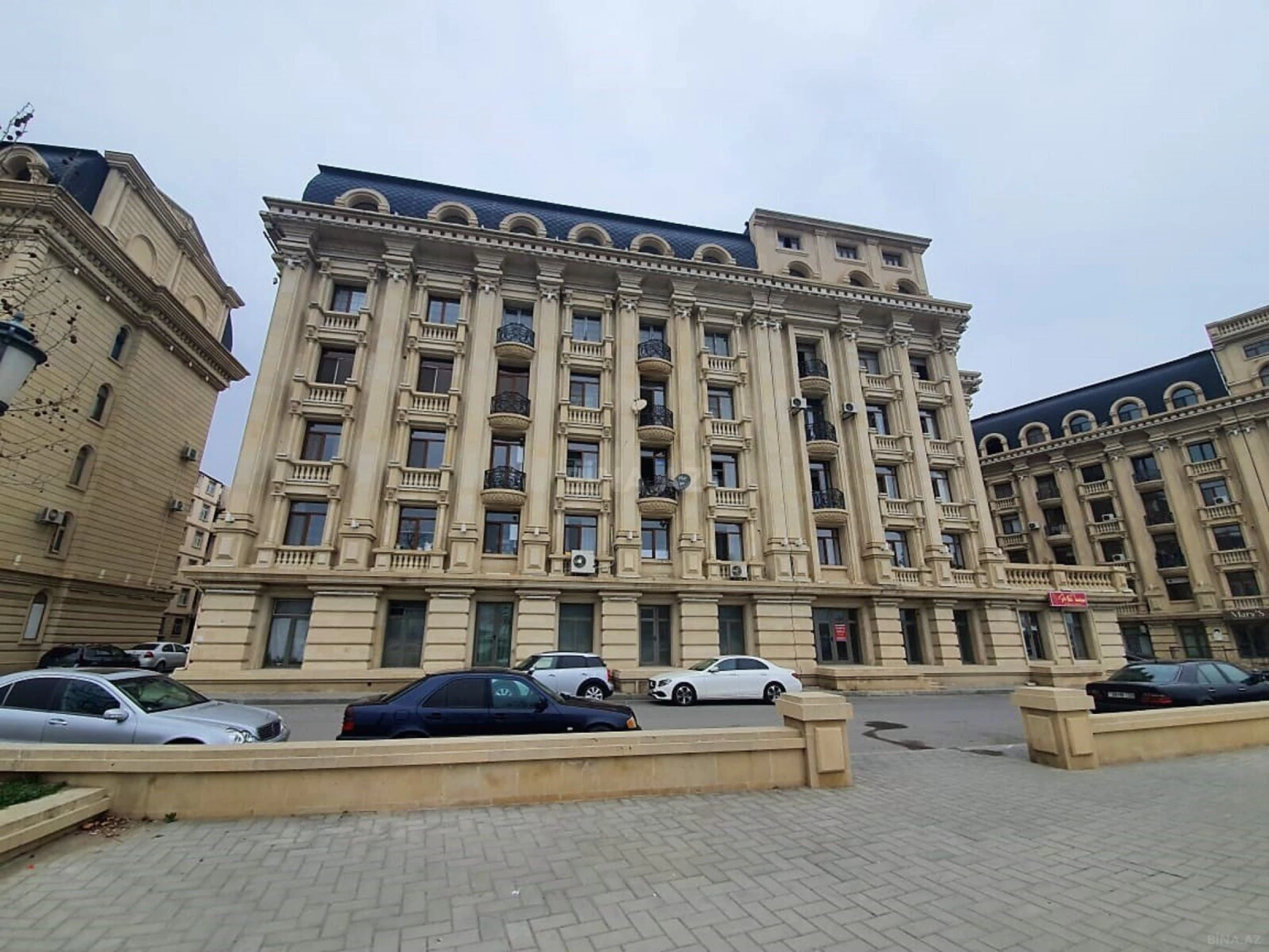 Kirayə verilir 3 otaqlı mənzil 120 m²