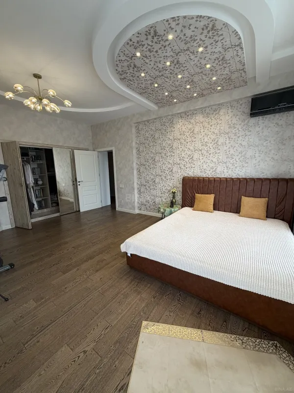 Satılır 5 otaqlı mənzil 210 m²