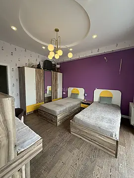 Satılır 5 otaqlı mənzil 210 m²