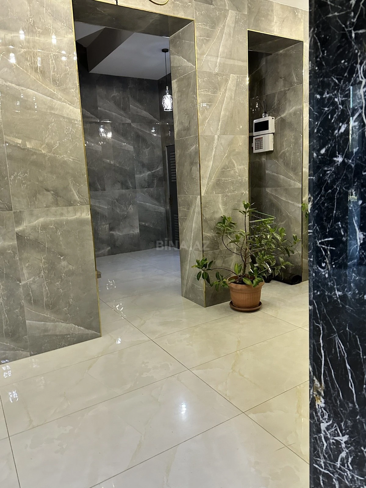 Satılır 5 otaqlı mənzil 210 m²