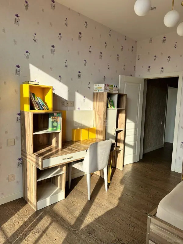 Satılır 5 otaqlı mənzil 210 m²