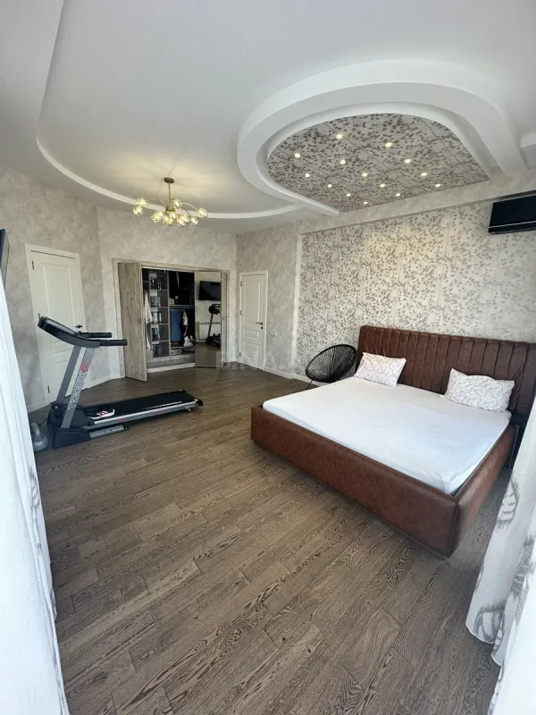 Satılır 5 otaqlı mənzil 210 m²