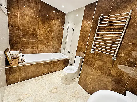 Satılır 5 otaqlı mənzil 210 m²