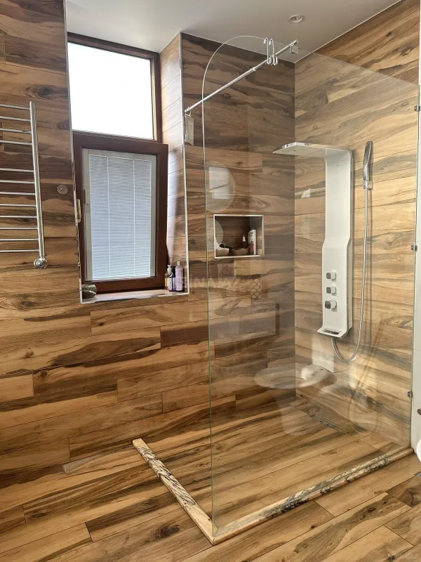 Satılır 5 otaqlı mənzil 210 m²