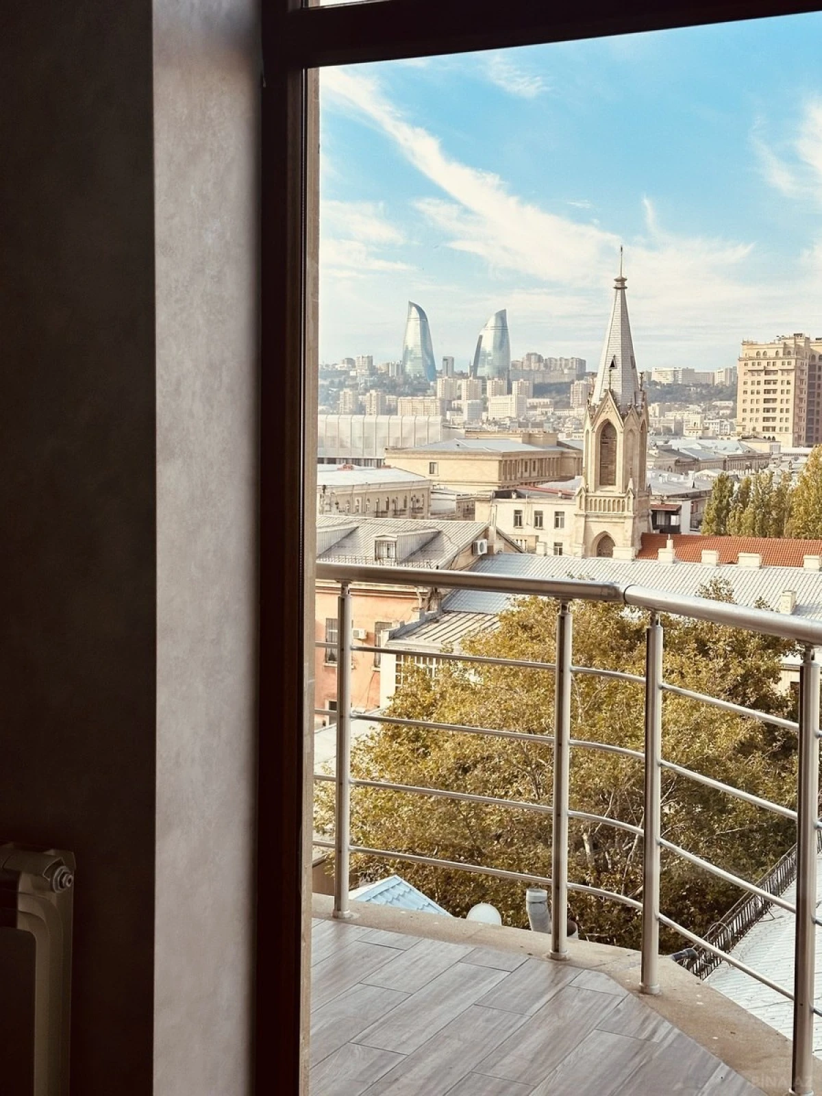 Satılır 5 otaqlı mənzil 210 m²