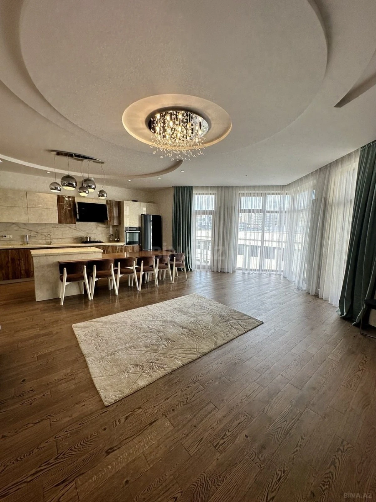 Satılır 5 otaqlı mənzil 210 m²
