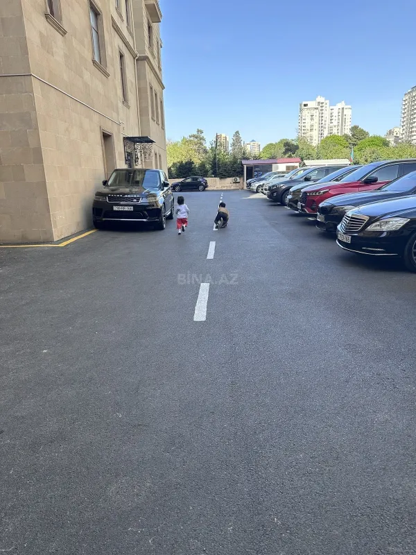 Satılır 5 otaqlı mənzil 210 m²